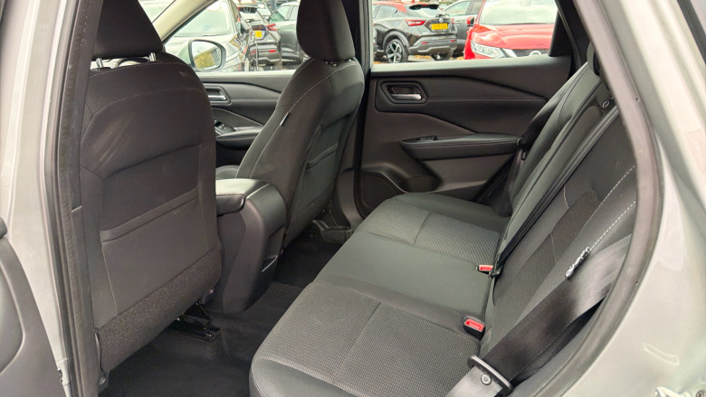 Nissan Qashqai 1.3 DiG-T MH Acenta Premium 5dr Petrol Hatchback